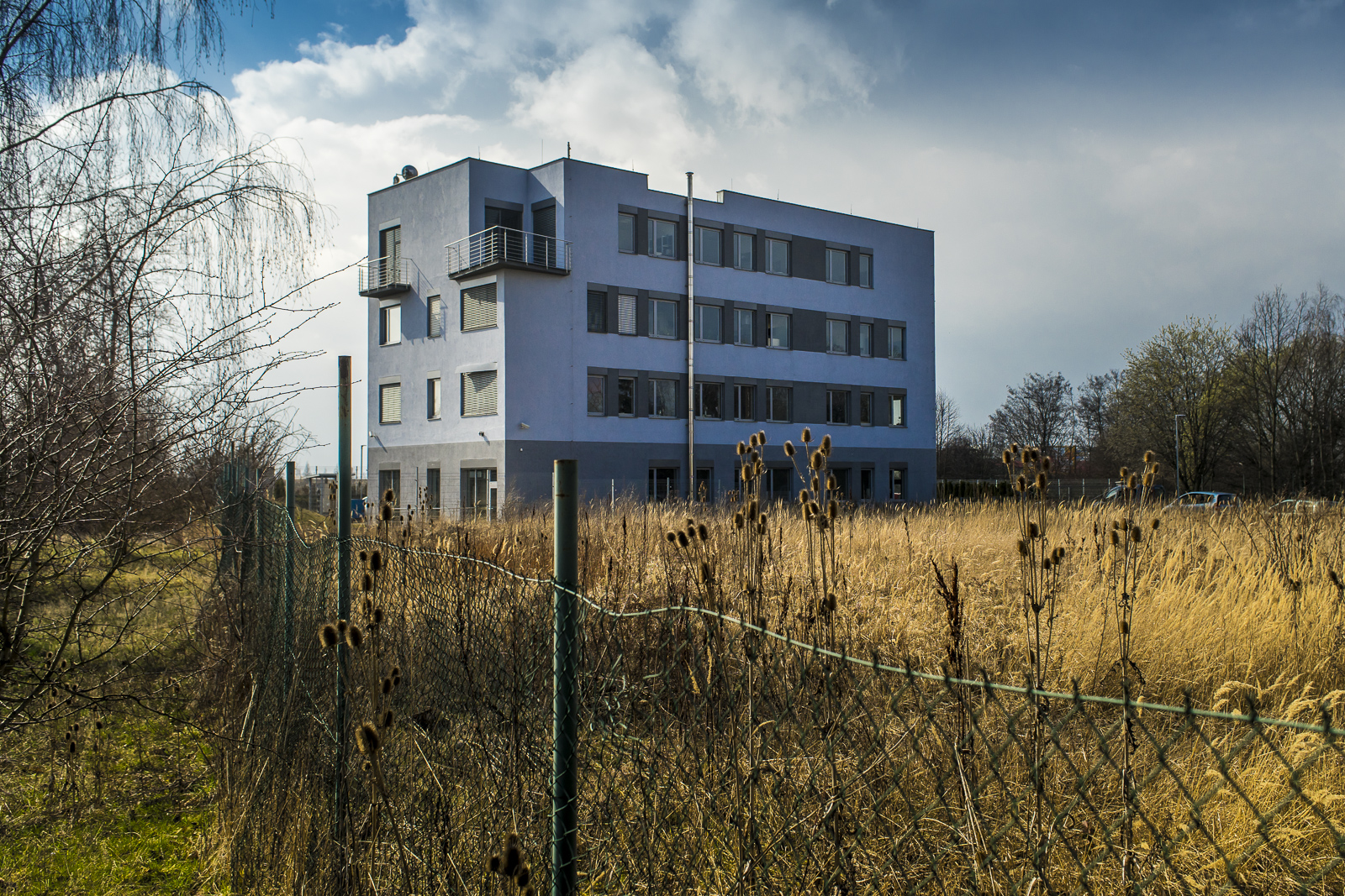 Widok budynku od ulicy Pilotů